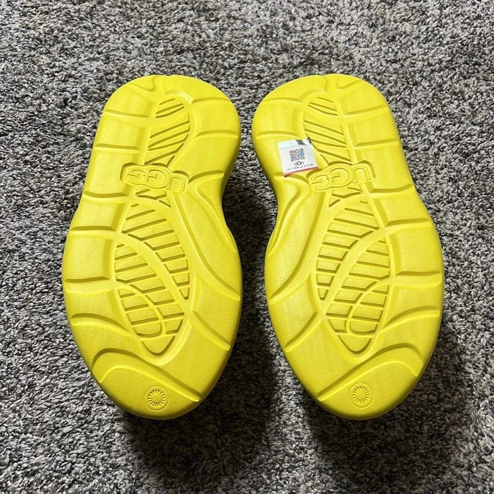 UGG Sport Yeah Clog. Excluded from deals/promotions - Picture 5 of 5